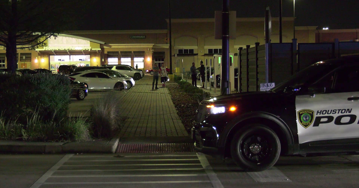 Victim robbed at gunpoint in Houston Walmart parking lot, shot multiple ...