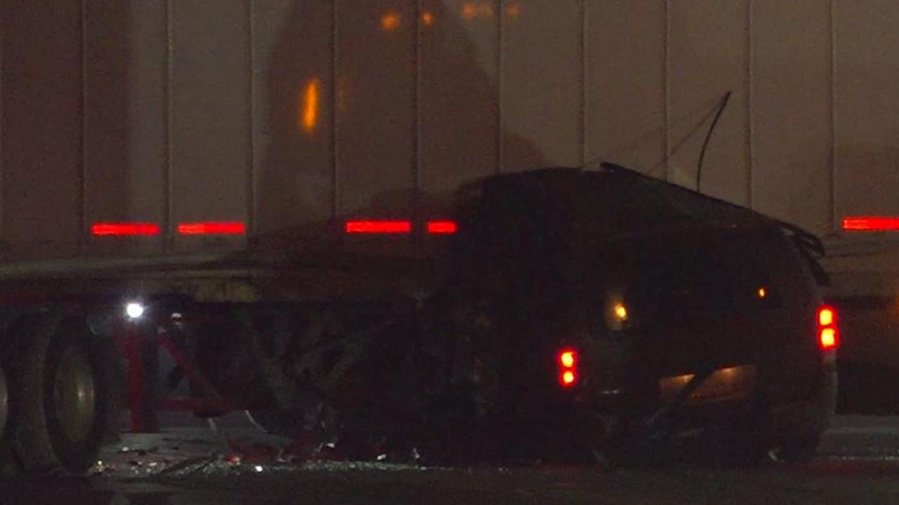 Beaumont Hwy crash involving 18 wheeler truck kills 2 people