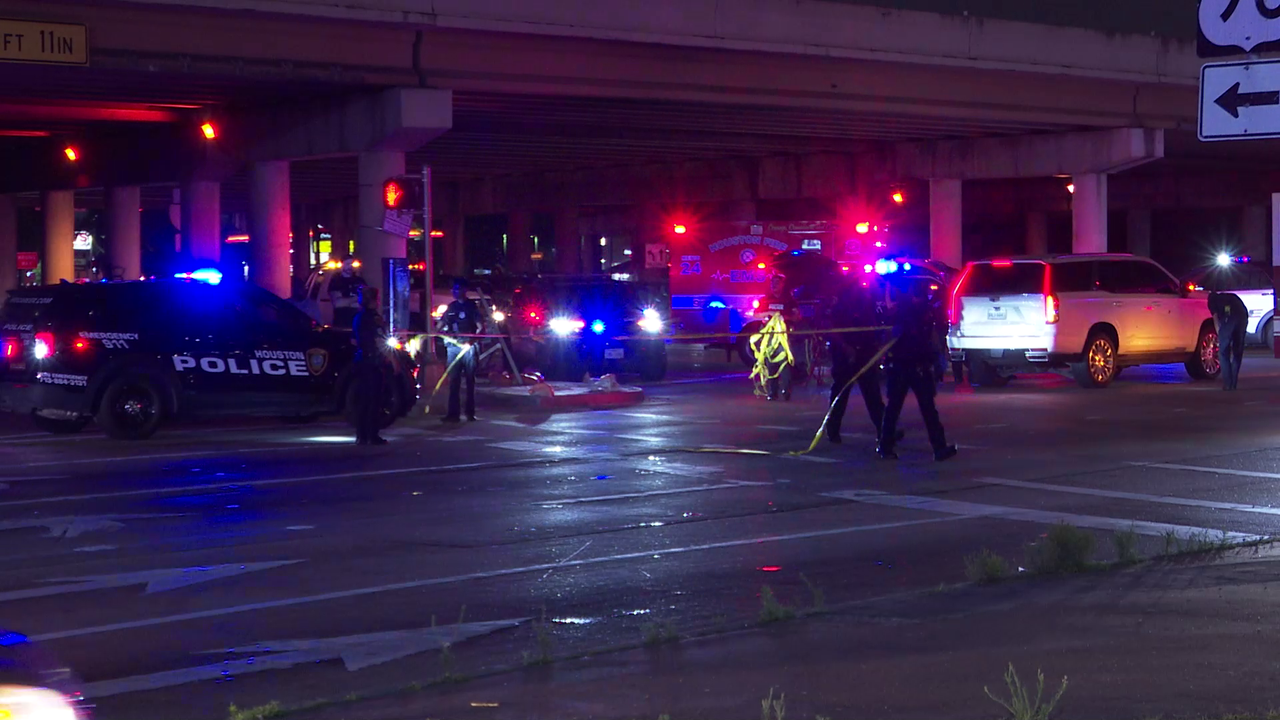 Houston Shooting Man Killed In Traffic At Intersection Of Main St South Loop Search For 0111