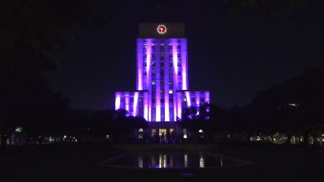 Taylor Swift in Houston: Artist taking over city for the weekend, City Hall turns 'Lavender Haze'