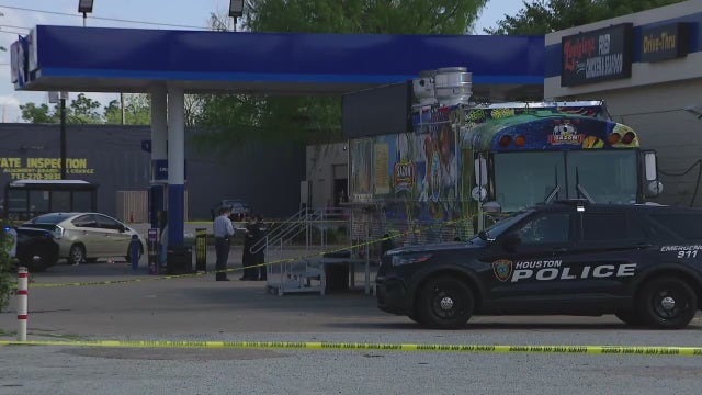 Houston shooting near Welch Middle School injures 14-year-old bystander, targeted shooting police say