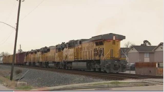 Video shows Houston East End residents walking under blocked trains, leaders meet to find solutions