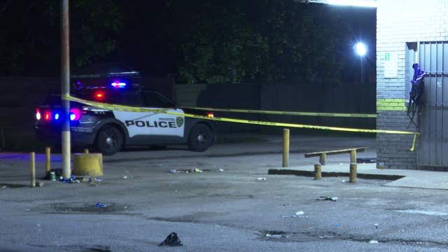 Man killed in Houston shooting outside convenience store on De Priest Street