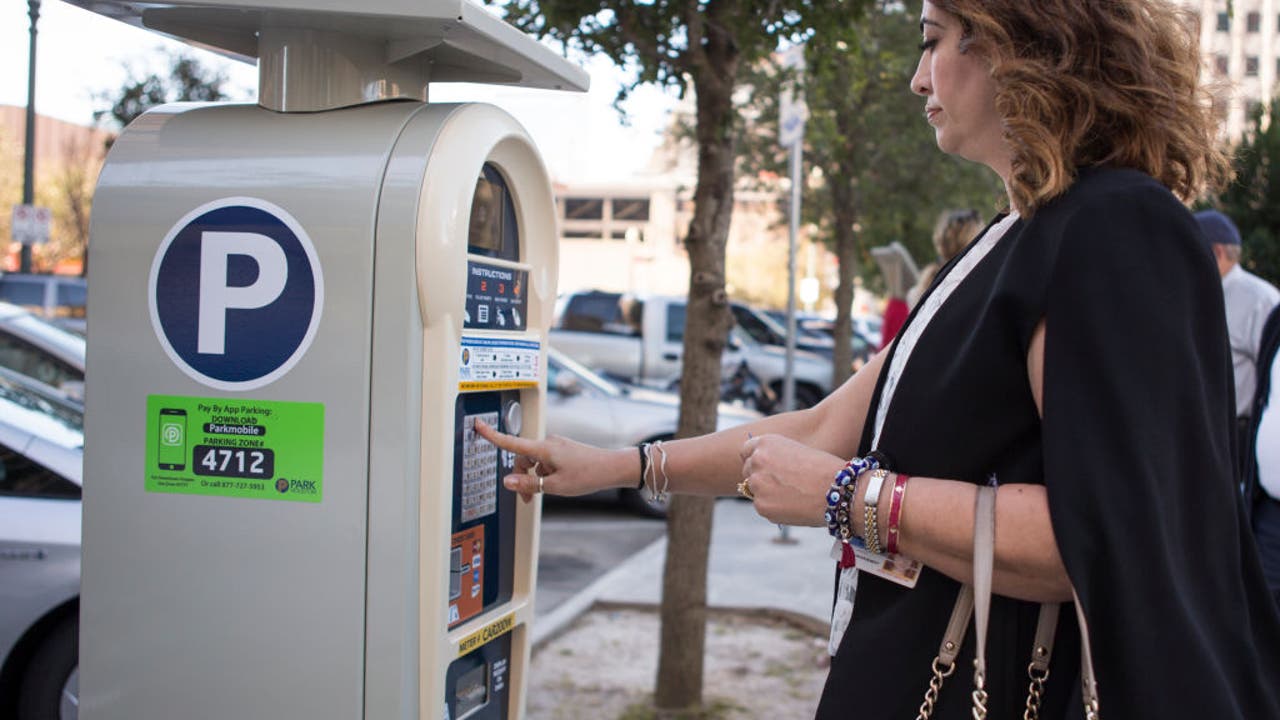 City of Houston considering extending parking meter hours until