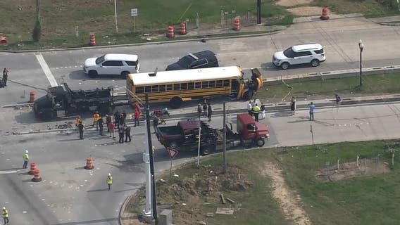 4 elementary students injured after Clear Creek ISD school bus crashed in Seabrook