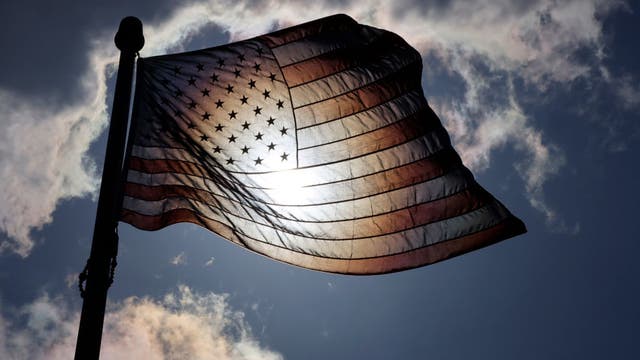 What is the difference between Memorial Day and Veterans Day?