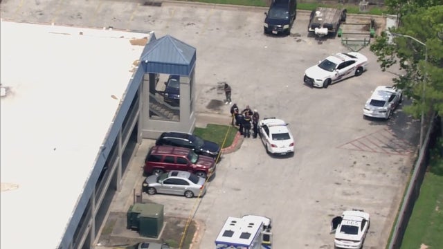 Harris County Crime: Man shot to death on North Fwy, search underway for killer