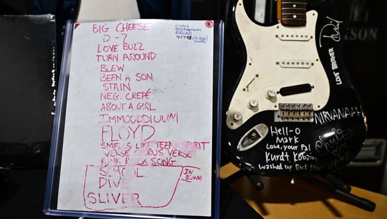 Kurt-Cobain-smashed-Fender-Stratocaster.jpg