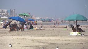 Galveston beachgoers staying 'cool' as excessive heat warning continues in Houston