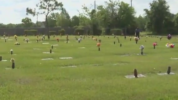 Houston residents waiting years for their loved ones' grave markers