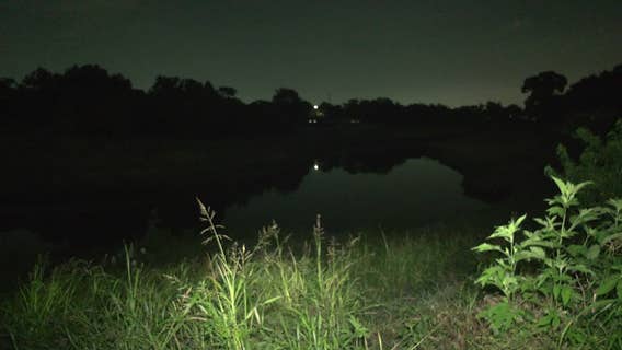 Houston police: Chase suspect drives into Sims Bayou with young child in car