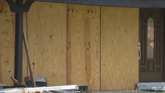 Houston family experience temps near 90 inside home after Houston police car crashed into it