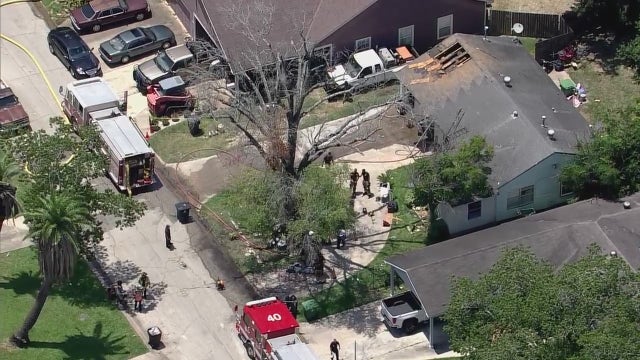 Houston fire on Ridgeway St: 2 transported to hospital