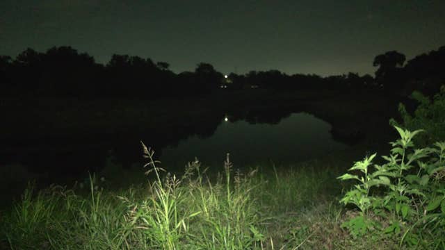 Houston police: Chase suspect drives into Sims Bayou with young child in car