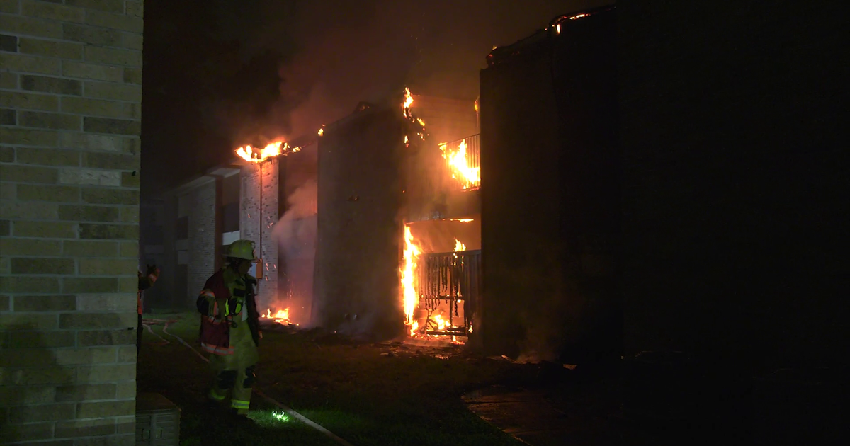 8 units destroyed during apartment fire in northwest Houston | FOX 26 ...