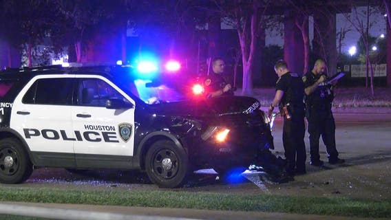Houston PD officer hospitalized after crash on W Sam Houston Parkway