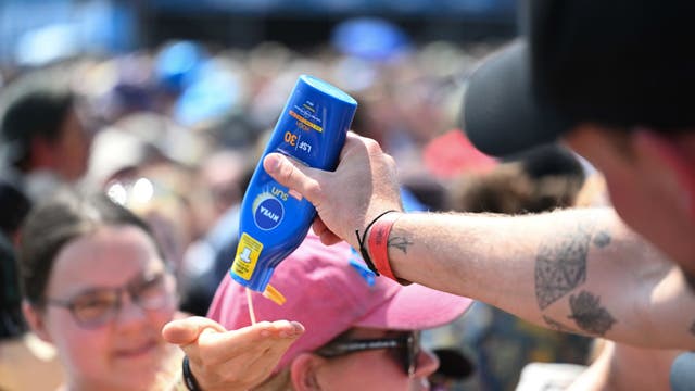 1/3 of Americans choose not to apply sunscreen, new study says
