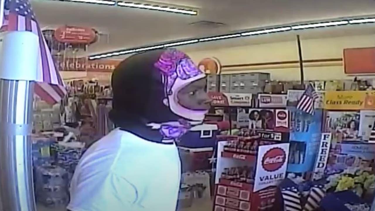 Crime Stoppers need help identifying suspect in aggravated robbery at Houston store - Vimarsana News