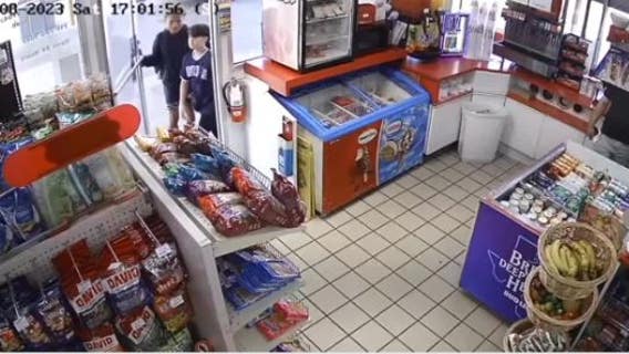 Houston crime: 3 teens gang up on store clerk, steal several items