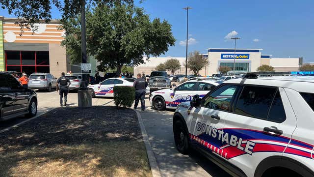 Harris County officials respond to alleged 30 person fight at Chuck E. Cheese