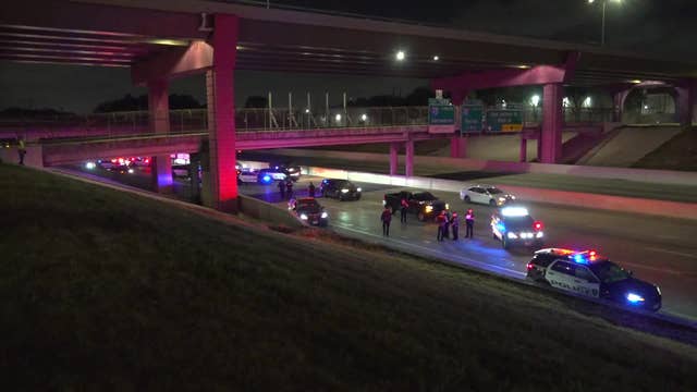 Houston police hit pedestrian along East Freeway; minor injuries reported