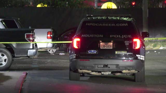 Houston shooting: Man found shot in car on Blalock Road
