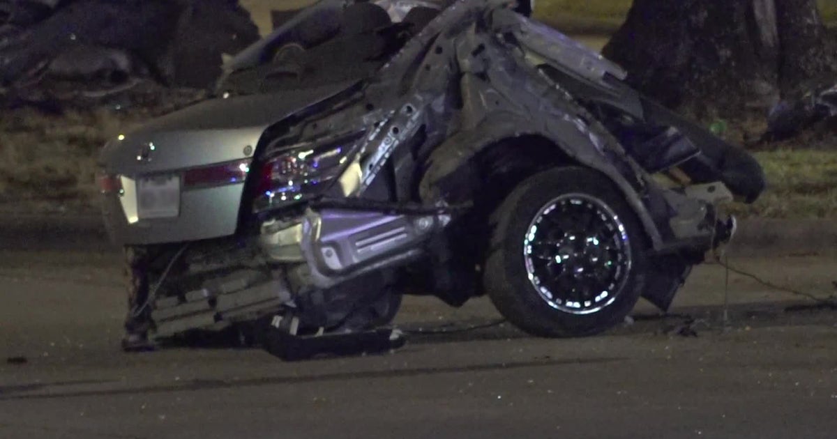 Houston crash: 1 dead, 1 injured after car crashes into tree on S ...
