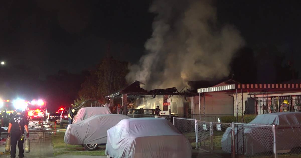 3 Houston firefighters injured battling house fire on Lena | FOX 26 Houston