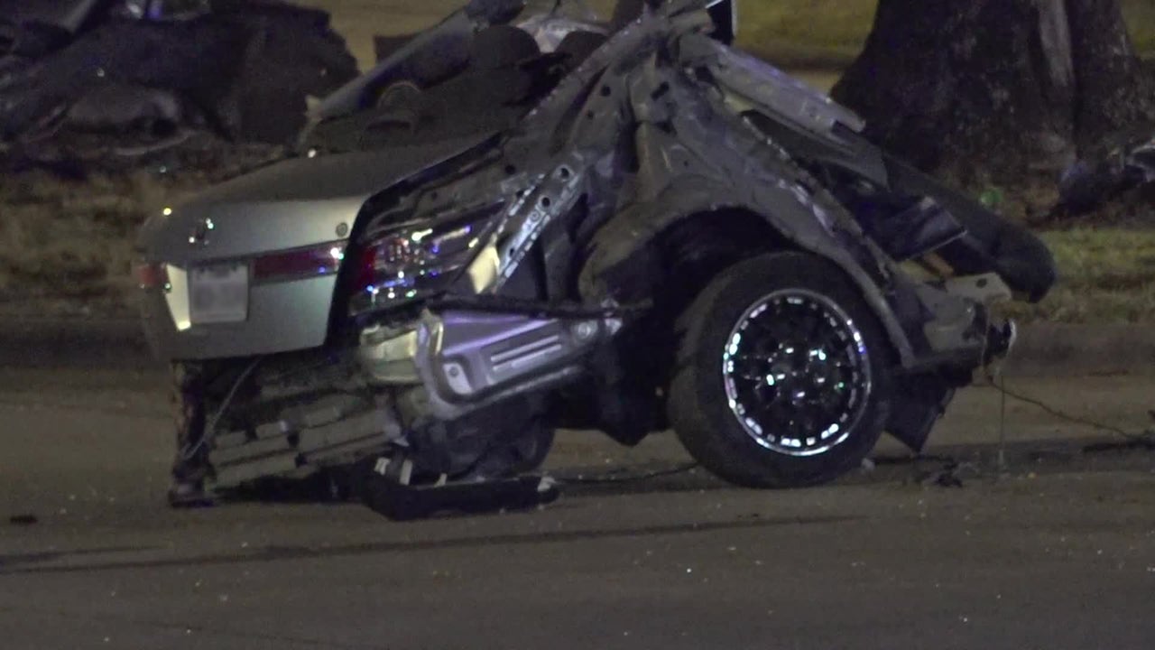 Houston crash: 1 dead, 1 injured after car crashes into tree on S