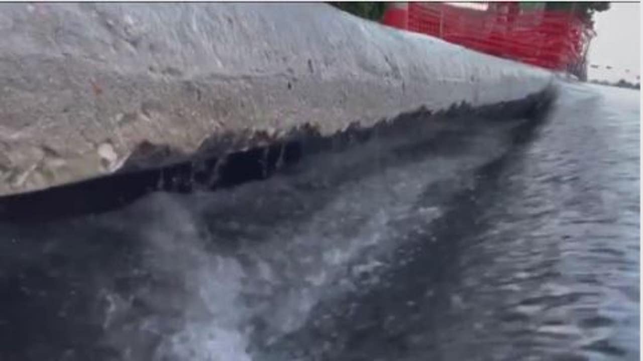 Houston Officials Blame Extreme Heat Drought For Hundreds Of Broken   Water Pipes 