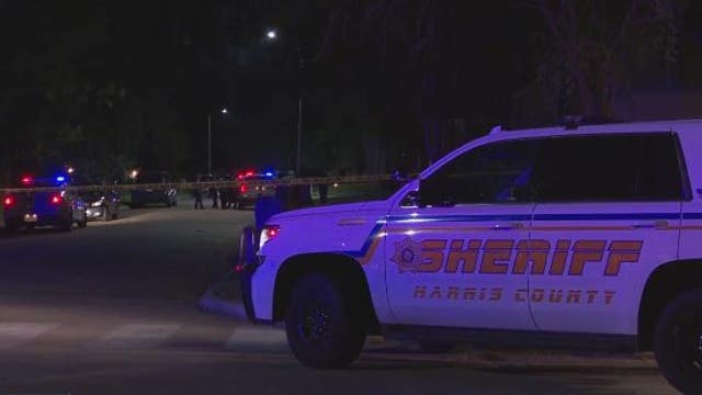 Houston-area man shot in front of home in robbery attempt, battles for life in critical condition