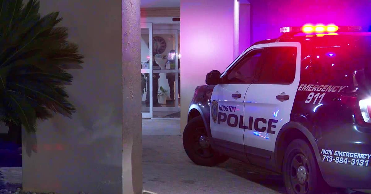 Houston hotel shooting: Front desk clerk injured during robbery | FOX ...
