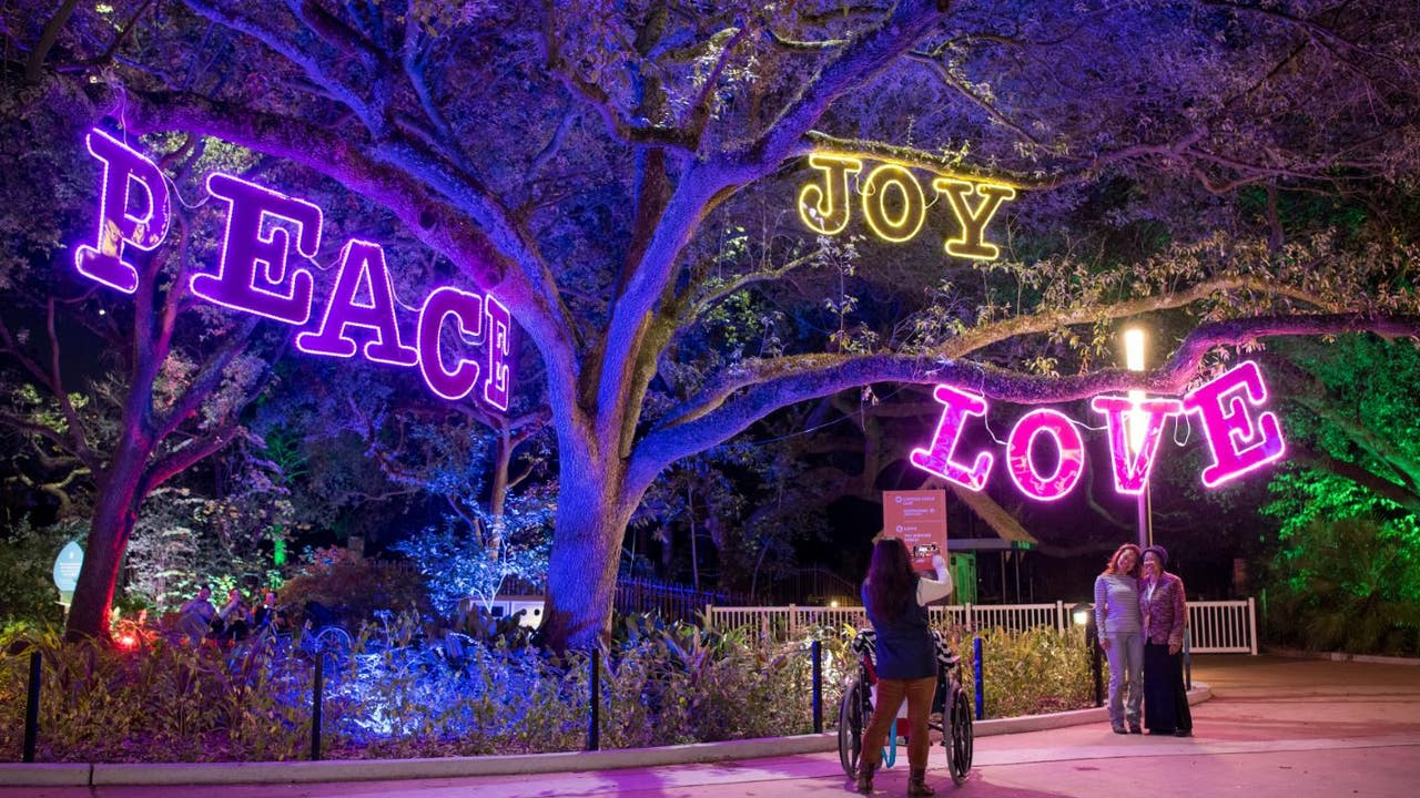 Houston S Zoo Lights Tickets Are Now