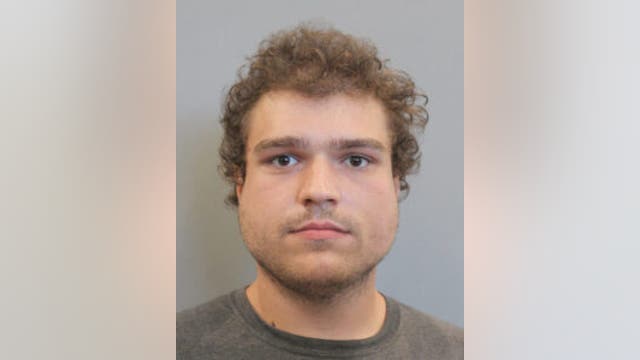 Houston man accused of stabbing woman he was dating, her husband in restaurant parking lot