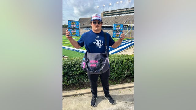 Rice University 'Gummy Worm Guy' goes viral at football game