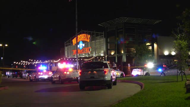 Harris County shooting at Bombshells Restaurant & Bar on East Freeway leaves man dead