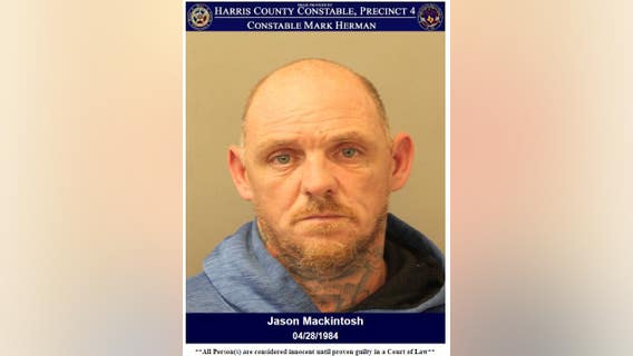 Man arrested for making terroristic threats with baseball bat in Tomball neighborhood