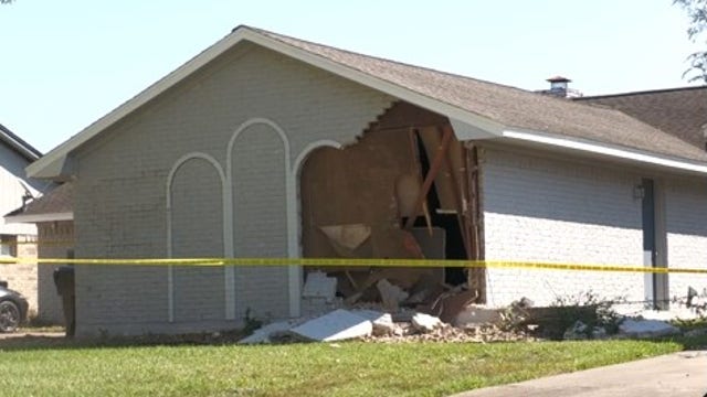 Elderly man has medical emergency while driving, crashed into two Friendswood homes