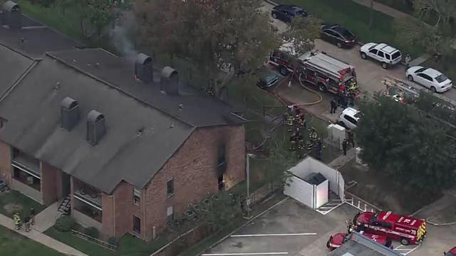 Houston fire on Pineloch: 2 firefighters, civilian hospitalized