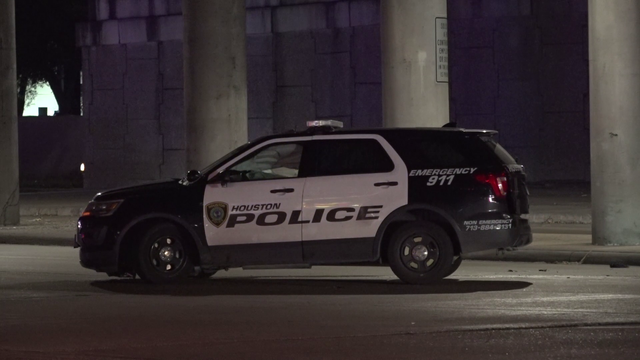 Houston police officer involved in crash with another vehicle, 1 person taken to hospital