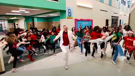 Roberts Middle School students in Richmond getting everyone into the Christmas spirit
