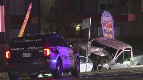 Houston police chase ends in crash: Teen dead, 4 hospitalized