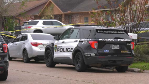 Houston Crime: Woman shot twice after attacking homeowner opening front door near Fort Bend