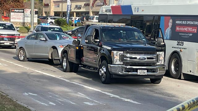 Houston robbery suspect dead after crashing into METRO bus near Ella Boulevard