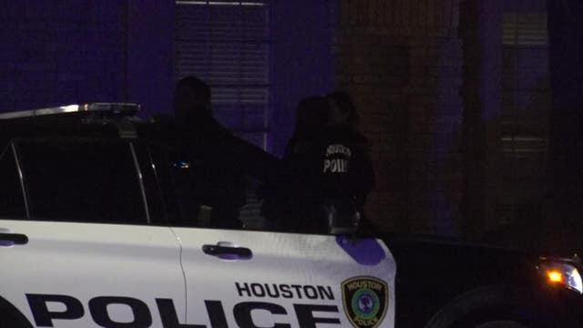 Houston teen shot near West Gulf Bank, Streamside; search for suspect