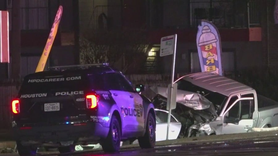 Houston police chase ends in crash: Teen dead, 4 hospitalized