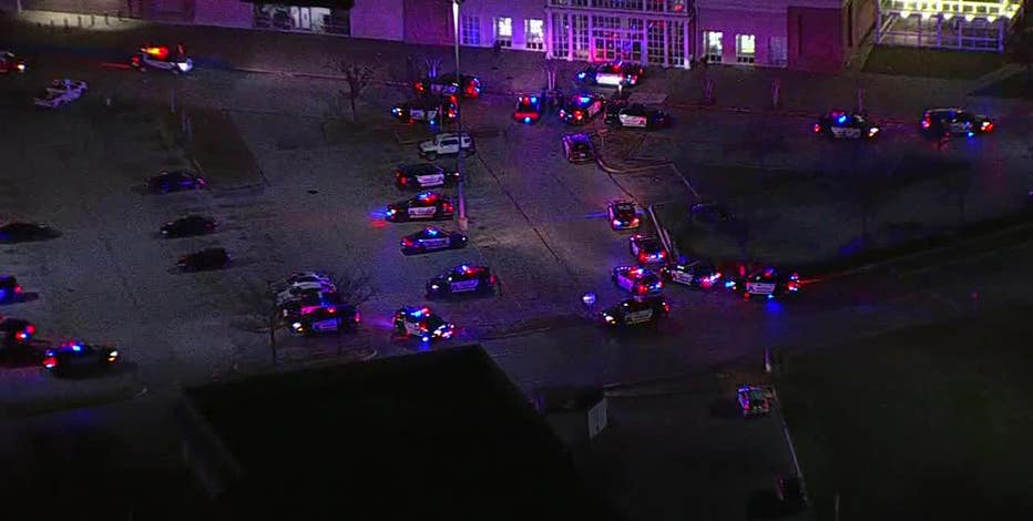 Arlington Parks Mall shooting: 2 people shot after argument