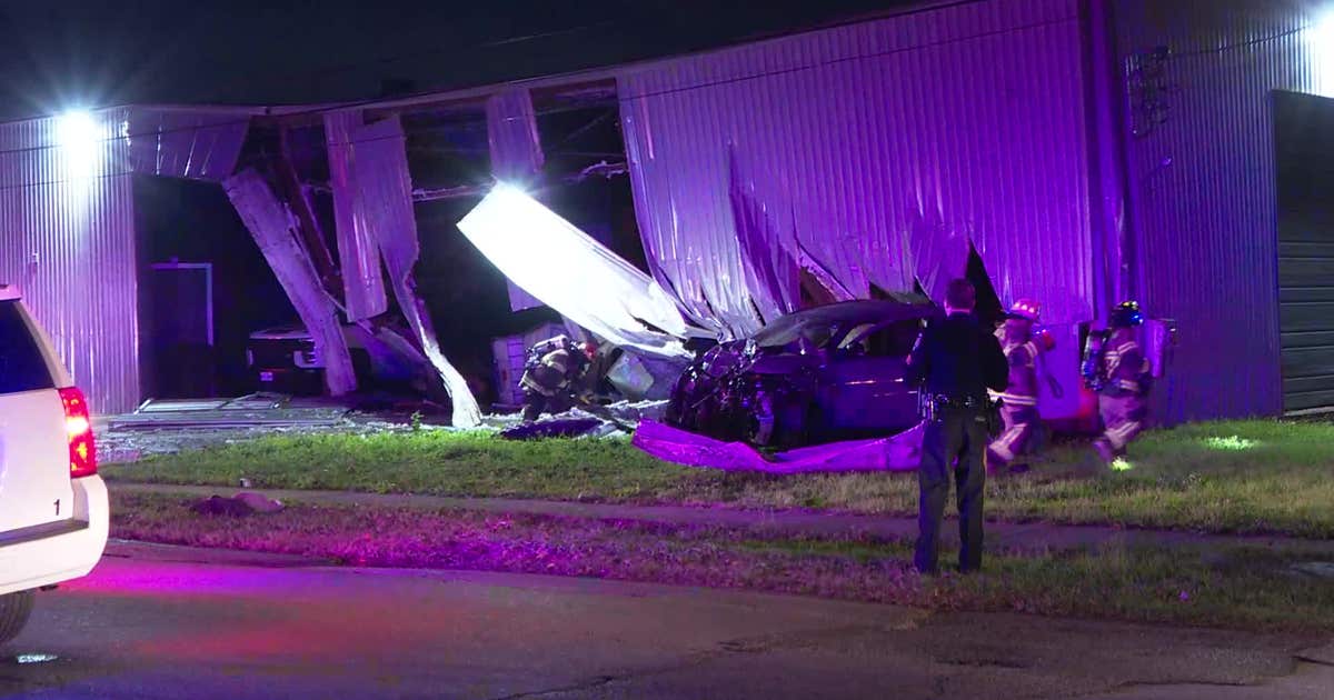 Chase ends in South Houston with crash into building | FOX 26 Houston
