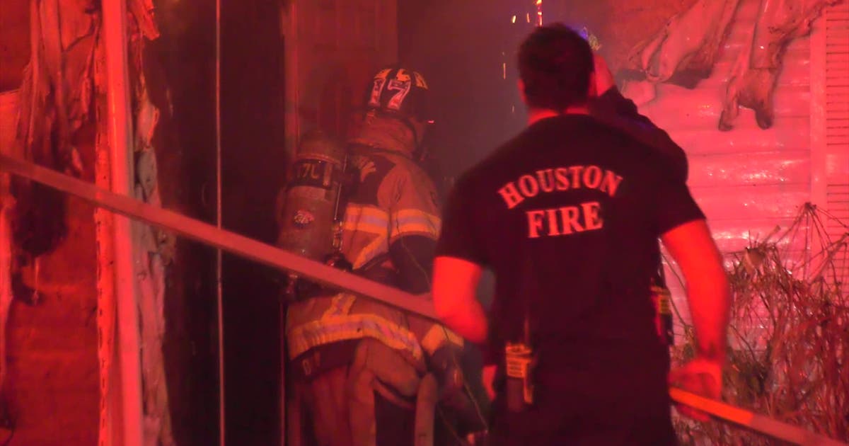 Houston house fire: 2 rescued on Hailey Street | FOX 26 Houston