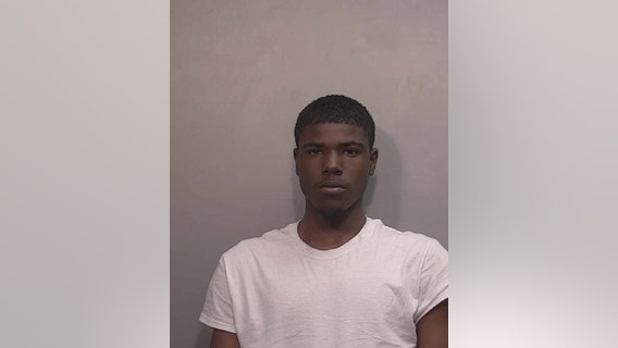 Houston crime: Suspect turns himself in, charged with murdering gas station clerk over a bag of chips